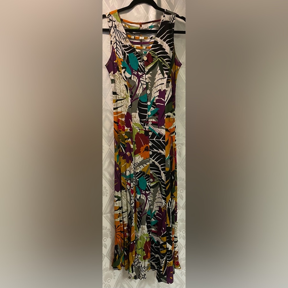 Maxi Dress - Gorgeous bight colors - Great for a garden party or cruise vacation